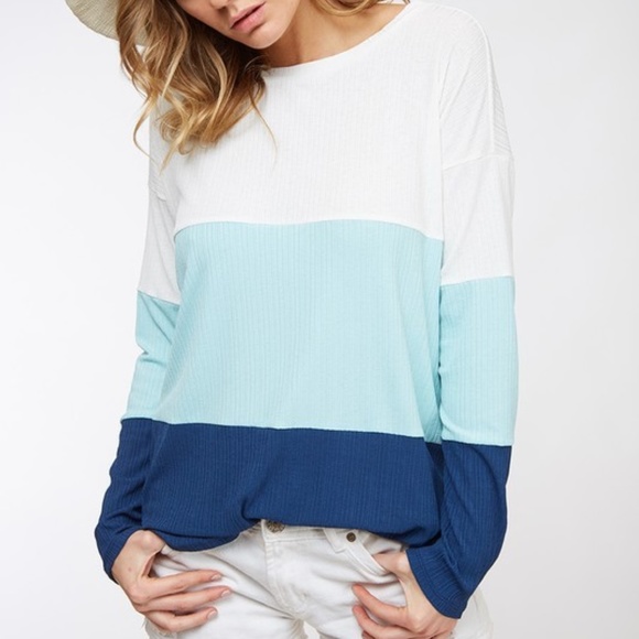 Top Color Block Top White and Blue - Laura - Picture 2 of 4